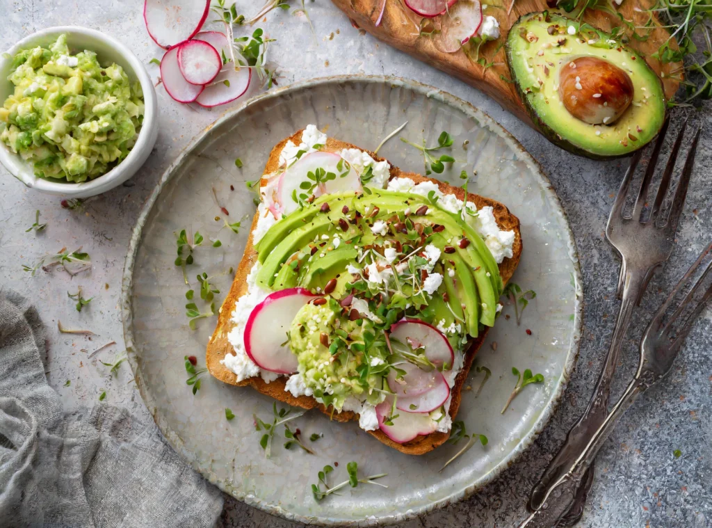 avocado toast with cottage cheese